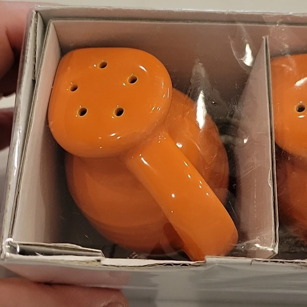 Le Creuset Tangerine Orange Salt And Pepper Shakers New